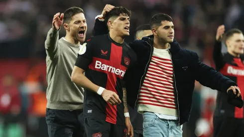 LEVERKUSEN, GERMANY – FEBRUARY 06: Piero Hincapie, Exequiel Palacios and Xabi Alonso of Bayer Leverkusen celebrates following the team's victory in the DFB cup quarterfinal match between Bayer 04 Leverkusen and VfB Stuttgart at BayArena on February 06, 2024 in Leverkusen, Germany. (Photo by Lars Baron/Getty Images)
