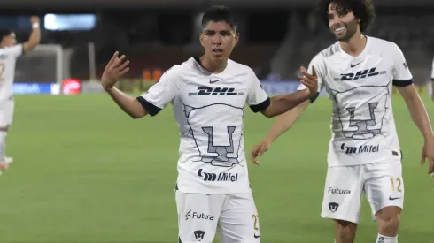 Piero Quispe y su primer gol con Pumas
