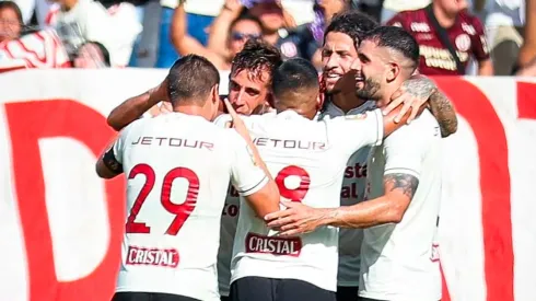 Universitario vs. Comercio gratis.