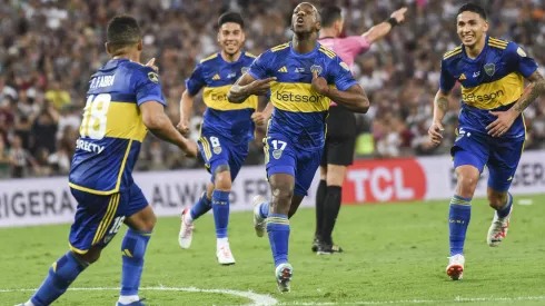 Luis Advíncula y su asistencia contra River Plate
