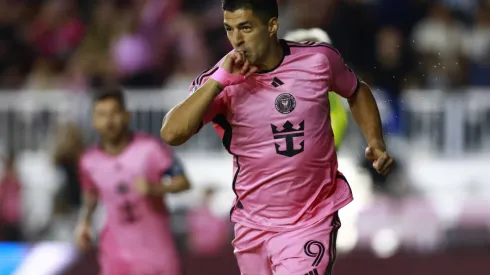 Luis Suárez celebra uno de los tantos que le llevó a los 500 goles a nivel de clubes.