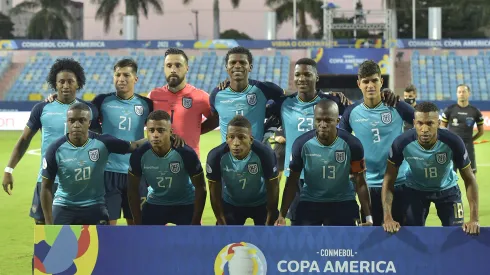 GOIANIA, BRAZIL - JUNE 27: Players of Ecuador pose before a group B match between Brazil and Ecuador as part of Copa America Brazil 2021 at Estadio Olimpico on June 27, 2021 in Goiania, Brazil. (Photo by Pedro Vilela/Getty Images)