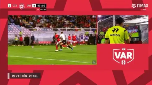 Universitario se salvó de penal ante Cienciano con polémica

