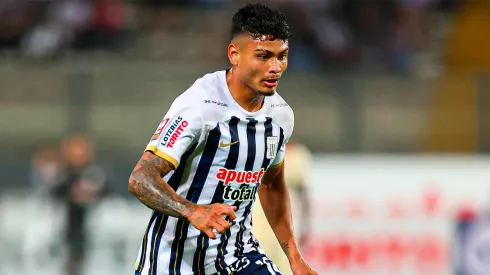 Jeriel De Santis jugando para Alianza Lima.