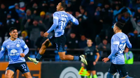 Bryan Reyna jugando en Belgrano.