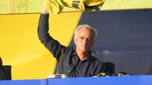 José Mourinho durante una presentación para la historia de Fenerbahce.
