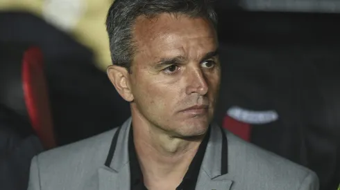 SANTA FE, ARGENTINA – SEPTEMBER 19: Pablo Lavallen coach of Colon looks on during the first leg semifinal of Copa CONMEBOL Sudamericana 2019 between Colon and Atletico MG at Brigadier General Estanislao Lopez Stadium on September 19, 2019 in Santa Fe, Argentina. (Photo by Marcelo Endelli/Getty Images)
