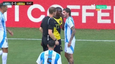 Moisés hizo enojar a De Paul en el primer tiempo.