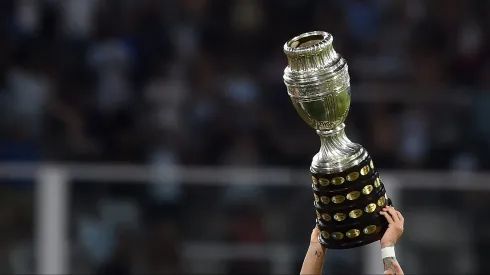 El trofeo de la Copa América, el más preciado del continente.
