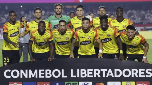 SAO PAULO, BRAZIL – MAY 16: Players of Barcelona SC pose for a phot prior to a Group B match between Sao Paulo and Barcelona SC as part of Copa CONMEBOL Libertadores 2024 at MorumBIS on May 16, 2024 in Sao Paulo, Brazil. (Photo by Alexandre Schneider/Getty Images)
