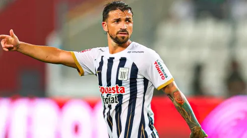 Gabriel Costa jugando para Alianza Lima.
