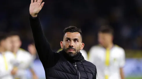 BUENOS AIRES, ARGENTINA - AUGUST 17: Carlos Tevez coach of Rosario Central and former player of Boca Juniors gestures to fans during a Liga Profesional 2022 match between Boca Juniors and Rosario Central at Estadio Alberto J. Armando on August 17, 2022 in Buenos Aires, Argentina. (Photo by Daniel Jayo/Getty Images)