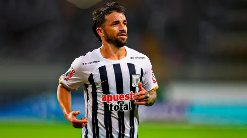 Gabriel Costa jugando para Alianza Lima.