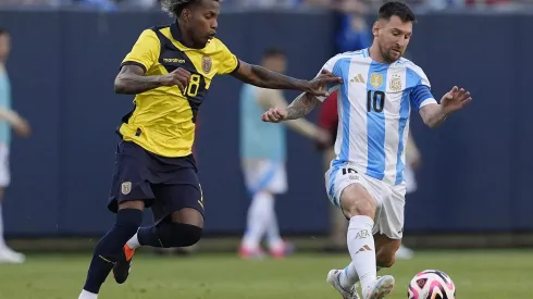 CHICAGO, ILLINOIS – JUNE 09: Lionel Messi #10 of Argentina controls the ball against Joao Ortiz #18 of Ecuador in the second half during an International Friendly match at Soldier Field on June 09, 2024 in Chicago, Illinois. (Photo by Patrick McDermott/Getty Images)
