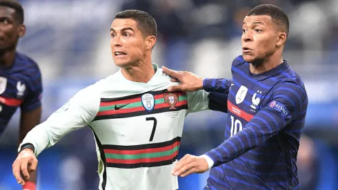 Cristiano Ronaldo y Kylian Mbappé pueden medirse en cuartos de la Eurocopa. 
