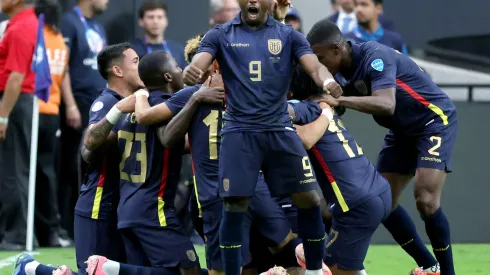 LAS VEGAS, NEVADA – JUNE 26: John Yeboah #9 of Ecuador of Ecuador celebrates with teammates after a shot by Piero Hincapie #3 deflected off of Kasey Palmer #14 of Jamaica for an own goal during a CONMEBOL Copa America 2024 Group B match at Allegiant Stadium on June 26, 2024 in Las Vegas, Nevada. Ecuador defeated Jamaica 3-1. (Photo by Ethan Miller/Getty Images)
