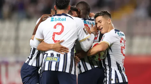 Crack de Alianza Lima muere por jugar en la Selección Peruana