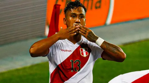 Renato Tapia, jugador de Perú, en la órbita de la Premier League.
