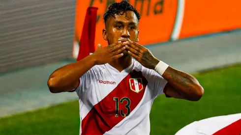 Renato Tapia, jugador de Perú, en la órbita de la Premier League.