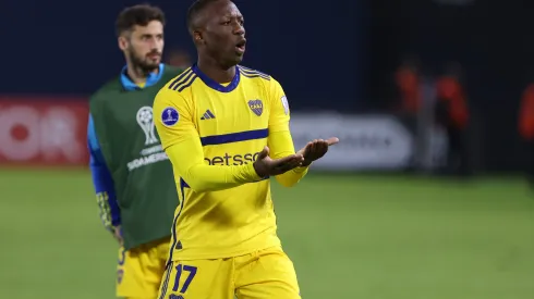 Luis Advíncula elogiado y criticado por los hinchas