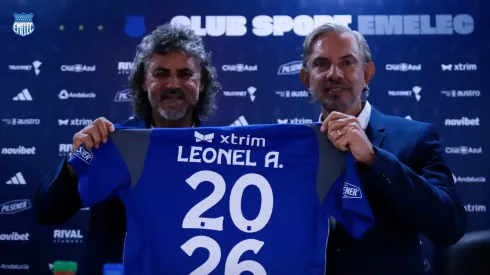 Leonel Álvarez firmó con Emelec hasta 2026. 
