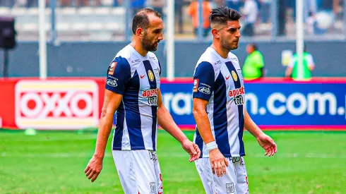 Hernán Barcos y Carlos Zambrano, jugadores de Alianza Lima.
