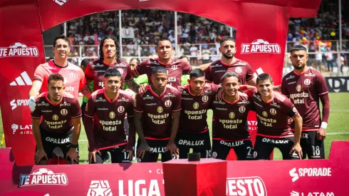 Alineación titular de Universitario contra Alianza Lima