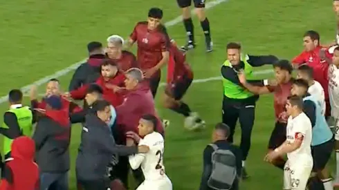 Pelea entre Universitario vs. Melgar.