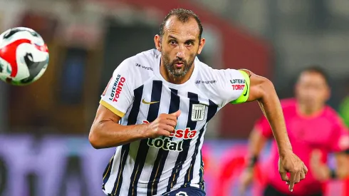 Hernán Barcos llegó a un acuerdo con Alianza Lima.
