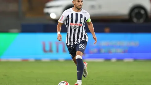 Hinchas de Alianza Lima critican y Carlos Zambrano responde