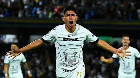 Piero Quispe jugando para Pumas UNAM de México.
