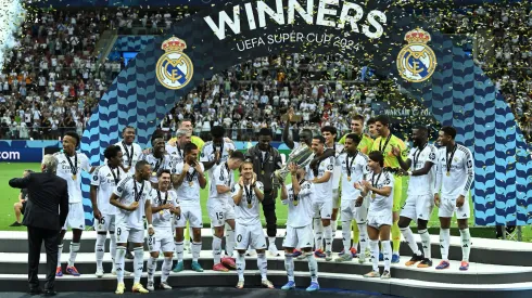 Real Madrid le sacó 6 títulos de diferencia al FC Barcelona con el triunfo en la Supercopa de Europa 2024.
