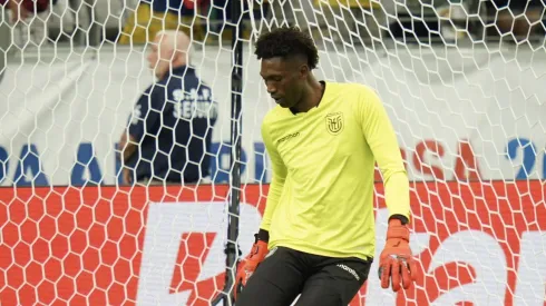 Alexander Domínguez calentando para el partido de Ecuador. 
