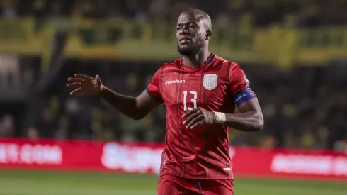 Enner Valencia fue titular y capitán en Ecuador
