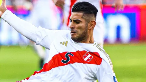 Carlos Zambrano jugando en el Perú vs. Ecuador.
