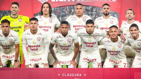 El plantel de Universitario antes de jugar en el Monumental.
