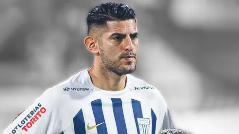 Carlos Zambrano juganfo por Alianza Lima.
