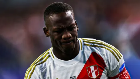 Luis Advíncula jugando por la Selección Peruana en la Copa América 2024.
