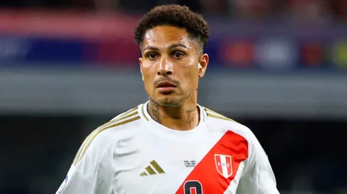 Paolo Guerrero jugando para la Selección Peruana.
