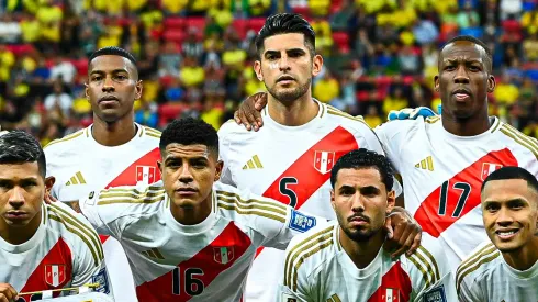 Selección Peruana jugando ante Brasil.
