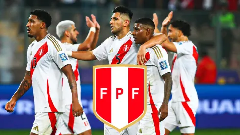 La Selección Peruana celebrando el triunfo ante Uruguay por las Eliminatorias.
