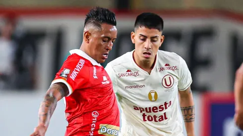 Christian Cueva jugando para Cienciano.
