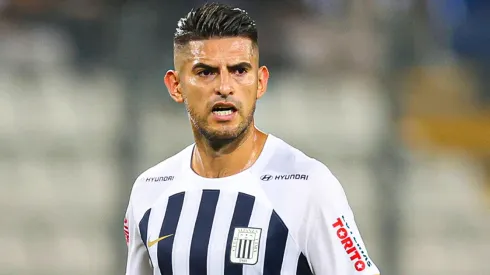 Carlos Zambrano jugando para Alianza Lima de Perú.
