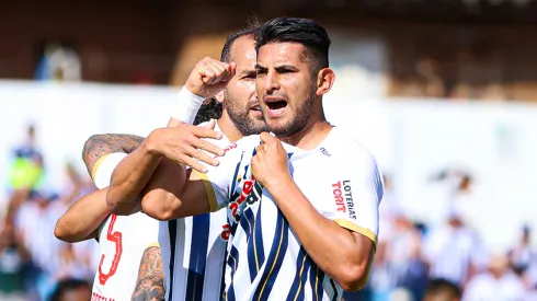 Carlos Zambrano jugando para Alianza Lima.
