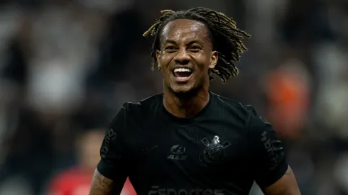 André Carrillo la rompe y tiene nuevo apodo en Corinthians
