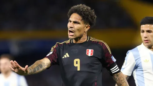 Paolo Guerrero durante el Perú vs. Argentina.
