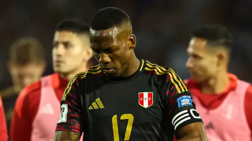 Luis Advíncula en la Selección Peruana.
