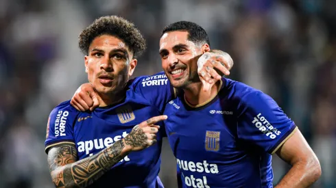 Paolo Guerrero y Pablo sabbag, jugadores de Alianza Lima.
