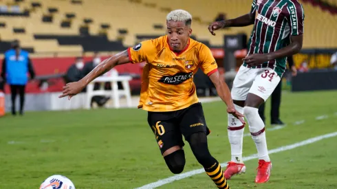 Barcelona piensa en un nuevo lateral luego del bajo nivel de Byron Castillo.