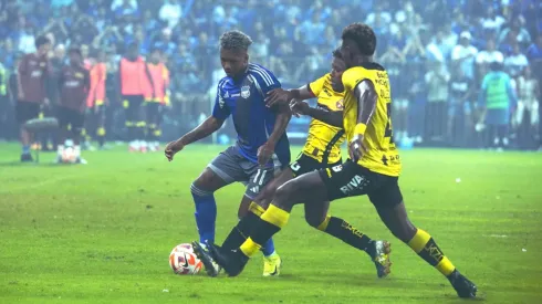 Barcelona presentó oferta para uno de los referentes de Emelec en este 2025.